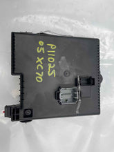 Load image into Gallery viewer, FUSE BOX Volvo C70 S60 S80 V70 XC60 XC70 XC90 05 06 07 08 09 - NW483544