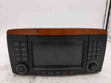 Load image into Gallery viewer, RADIO Mercedes-Benz R320 R350 R500 R63 2007 07 - NW139209