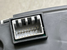 Load image into Gallery viewer, Speedometer Cluster Kia Sportage 2009 - NW160767