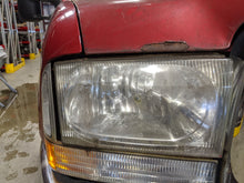 Load image into Gallery viewer, Headlight Lamp Assembly FORD F250SD PICKUP 2003 - NW101985