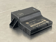 Load image into Gallery viewer, GATEWAY CONTROL MODULE COMPUTER Audi A4 S4 09 10 11 12 - NW28332
