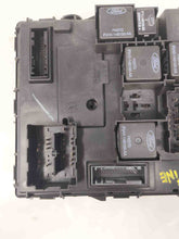 Load image into Gallery viewer, Fuse Box Mercury Mariner 2005 - NW65023