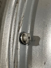 Load image into Gallery viewer, WHEEL LR3 2005 05 2006 06 2007 07 18x8 5 Spoke - NW200911