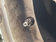 Load image into Gallery viewer, WHEEL LR3 2005 05 2006 06 2007 07 18x8 5 Spoke - NW200913
