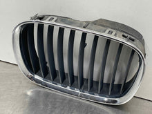 Load image into Gallery viewer, GRILLE BMW 528i 540i 1997 97 1998 98 1999 99 2000 00 Upper Left - NW98181
