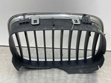 Load image into Gallery viewer, GRILLE BMW 528i 540i 1997 97 1998 98 1999 99 2000 00 Upper Left - NW98181