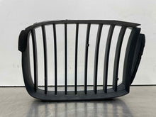 Load image into Gallery viewer, GRILLE BMW 528i 540i 1997 97 1998 98 1999 99 2000 00 Upper Right - NW98182