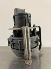 Load image into Gallery viewer, AIR INJECTION PUMP SMOG BMW 525i 528i 530i 1997 97 98 99 00 01 02 03 - NW8052