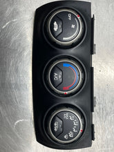 Load image into Gallery viewer, AC HEATER TEMP CONTROL Honda CRV 2002 02 2003 03 04 05 06 - NW261233