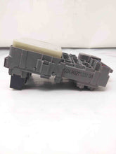 Load image into Gallery viewer, FUSE BOX Honda Odyssey 99 00 01 02 03 04 - NW65568