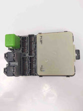 Load image into Gallery viewer, FUSE BOX Honda Odyssey 99 00 01 02 03 04 - NW65569