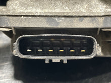 Load image into Gallery viewer, THROTTLE BODY Range Rover Sport LR3 2005 05 2006 06 4.4L - NW246462
