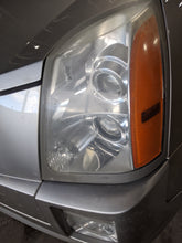 Load image into Gallery viewer, Headlight Lamp Assembly Cadillac SRX 2004 - NW261463