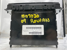 Load image into Gallery viewer, Radio Volkswagen Routan 2009 - NW140217