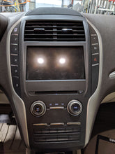 Load image into Gallery viewer, Radio Lincoln MKC 2017 - NW231184