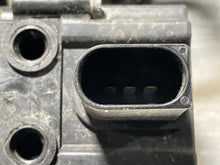 Load image into Gallery viewer, AIR RIDE COMPRESSOR BMW 530i 535i 06 07 08 09 10 - NW223950