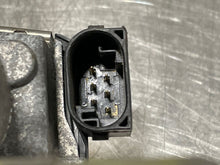 Load image into Gallery viewer, THROTTLE BODY Porsche Cayenne Panamera 2003 03 04 05 06 08 09 10 11 12 13 - NW178452
