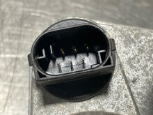 Load image into Gallery viewer, THROTTLE BODY STS XLR 2004 04 2005 05 2006 06 2007 07 2008 08 2009 09 - NW177327