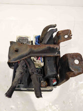 Load image into Gallery viewer, Fuse Box Chrysler Pacifica 2004 - NW247305