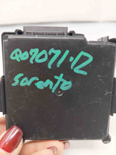 Load image into Gallery viewer, SUSPENSION CONTROL MODULE COMPUTER Kia Sorento 11 12 13 - NW235668