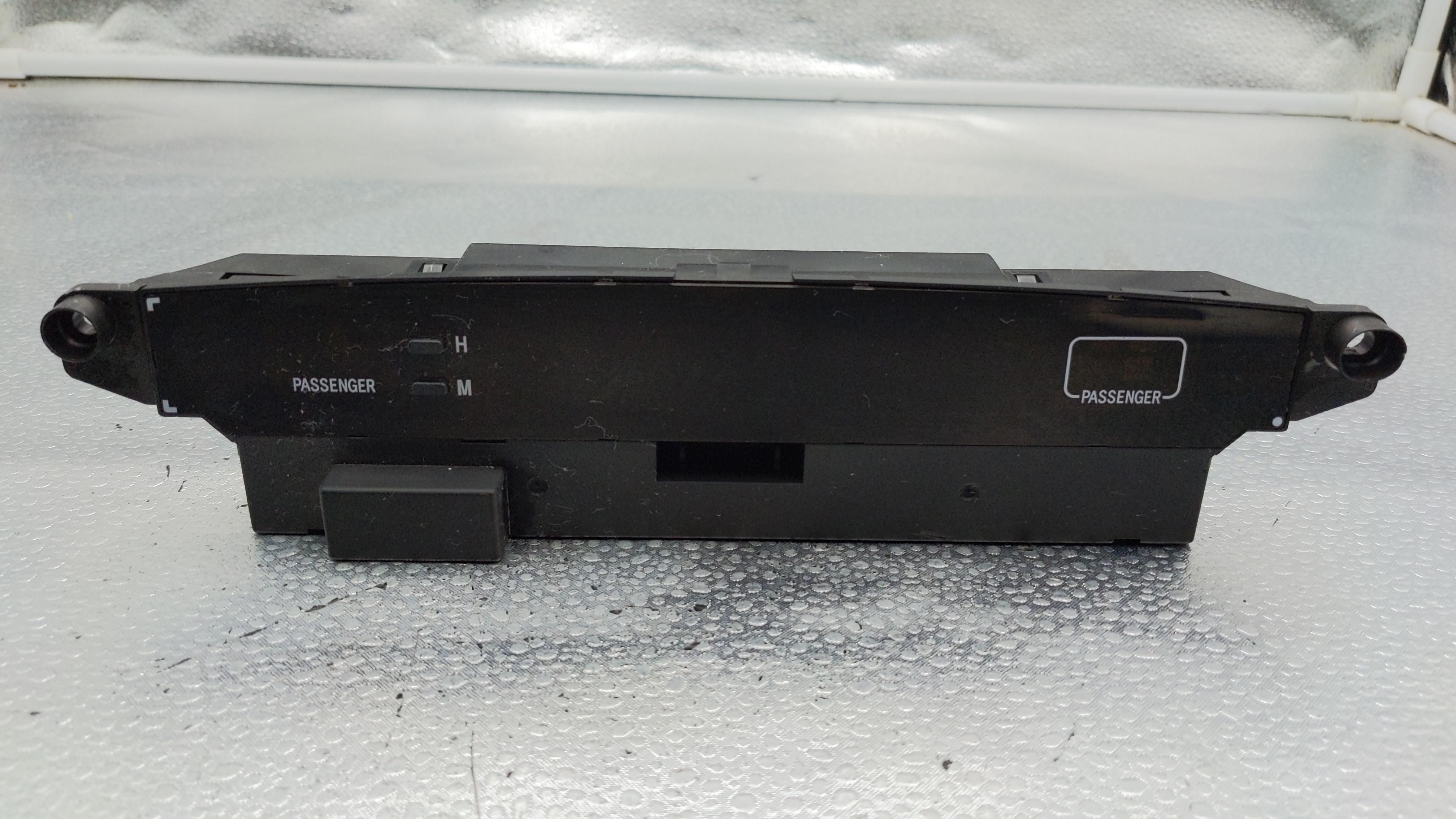 CLOCK Toyota Camry 2004 04 2005 05 2006 06 - NW105924 – Tom's
