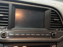 Load image into Gallery viewer, Info-Gps Screen Hyundai Elantra 2018 - NW220127