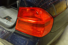 Load image into Gallery viewer, OUTER TAIL LIGHT LAMP 323i 325ci 325i 328i 330ci 330i 06-08 Right - NW180348