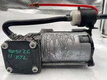 Load image into Gallery viewer, SUSPENSION AIR COMPRESSOR PUMP Vanden Pl XJ XJL XJR 2010-2014 - NW223957