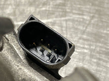 Load image into Gallery viewer, THROTTLE BODY Volvo V50 C30 C70 S40 04 05 06 07 08 - 10 - NW246511