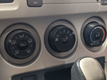 Load image into Gallery viewer, Temperature Controls Pontiac Vibe 2010 - NW261057