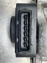 Load image into Gallery viewer, THROTTLE BODY A4 A6 Cabriolet 1995 95 96 97 98 Auto - NW246333
