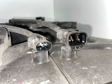 Load image into Gallery viewer, RADIATOR FAN ASSEMBLY Kia Sorento 2003 03 2004 04 05 06 - NW64185