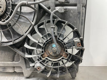 Load image into Gallery viewer, RADIATOR FAN ASSEMBLY Kia Sorento 2003 03 2004 04 05 06 - NW64185