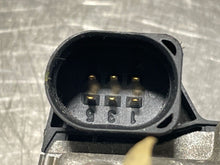 Load image into Gallery viewer, THROTTLE BODY Audi A6 RS4 A8 A6 01 02 03 04 05 06 - 09 - NW246336