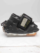 Load image into Gallery viewer, HEADLIGHT LAMP ASSEMBLY Land Rover LR3 05 06 07 08 09 Right - NW219734