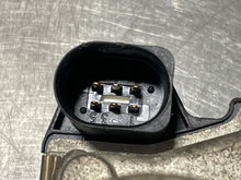 Load image into Gallery viewer, THROTTLE BODY AUDI A4 A6 PASSAT 2000 00 01 02 03 - 05 - NW178704