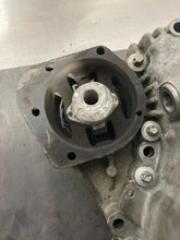 Load image into Gallery viewer, TRANSFER CASE BMW X5 X6 07 08 09 10 11 12 13 - NW176735