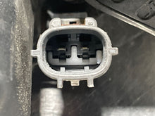 Load image into Gallery viewer, THROTTLE BODY Prius 2001 01 2002 02 03 04 05 06 07 - NW178646