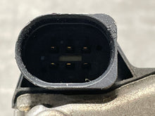 Load image into Gallery viewer, Throttle Body 2005 - NW279098
