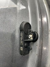 Load image into Gallery viewer, Wheel Rim Lincoln Navigator 2016 - NW283672