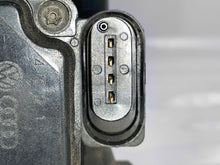 Load image into Gallery viewer, Mass Air Flow Sensor Meter MAF A4 A6 Passat 00 01 02 03 04 05 - NW5682