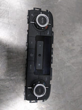 Load image into Gallery viewer, Temperature Controls Volkswagen Touareg 2012 - NW283971