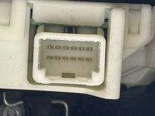 Load image into Gallery viewer, Floor Shifter Toyota Tacoma 2006 - NW78297