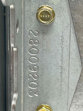 Load image into Gallery viewer, Radio FIVE HUNDRED 2005 - NW134949