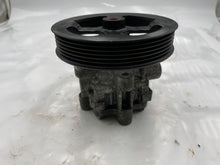Load image into Gallery viewer, Power Steering Pump Jeep Compass 2015 - NW162761