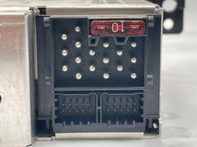 Load image into Gallery viewer, RADIO AM FM CD 330i 325i 2005 05 AM FM CD - NW136292