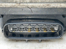 Load image into Gallery viewer, THROTTLE BODY Jaguar S Type 2006 06 2007 07 2008 08 - NW178140