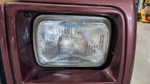 Load image into Gallery viewer, Headlight Lamp Assembly Jeep Cherokee 2000 - NW305164