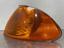Load image into Gallery viewer, PARKLAMP BMW 320i 328i 330i 1999 99 00 01 Left - NW307577