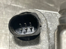 Load image into Gallery viewer, THROTTLE BODY BMW 320I 325I 525I X3 Z3 Z4 01 02 03 - 06 - NW433921